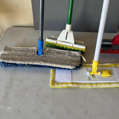 Cleaning Supplies/Mops