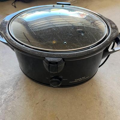 CROCK POT Slow Cooker (lid is missing handle)