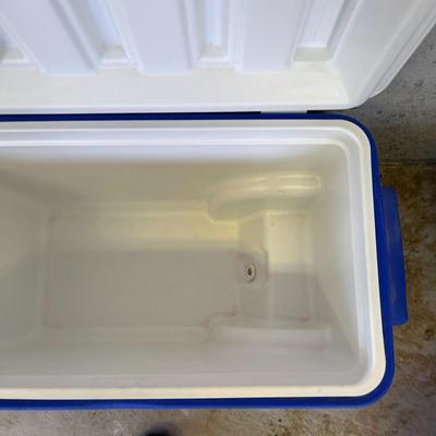Coleman Cooler with wheels