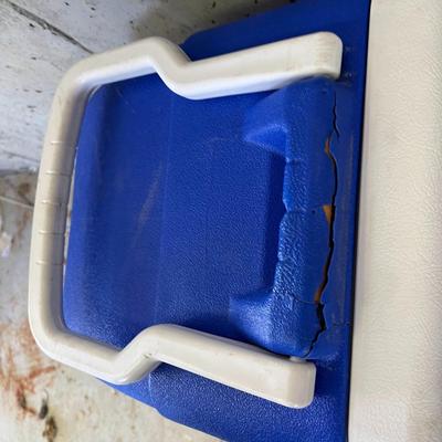 Coleman Cooler with wheels