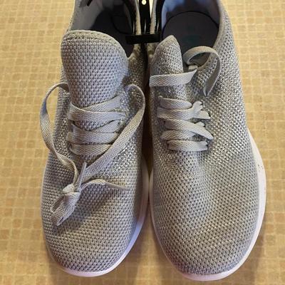 New Size 8 1/2 Ladies Shoes