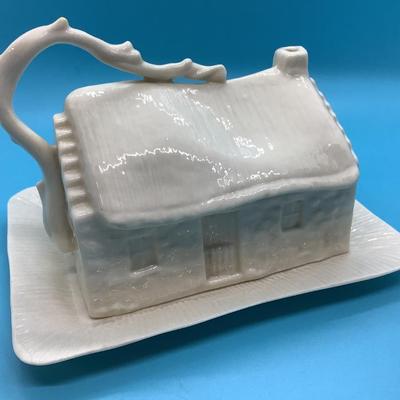 BELLEEK POTTERY HANDMADE IN IRELAND Cottage Covered Butter Dish