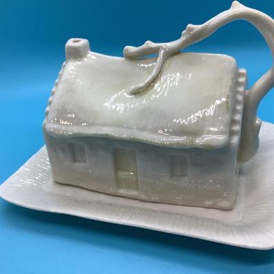 BELLEEK POTTERY HANDMADE IN IRELAND Cottage Covered Butter Dish