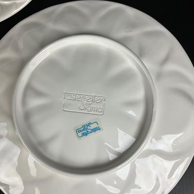 1027 Set of 4 White Majolica Artichoke Plates with 3 Dipping