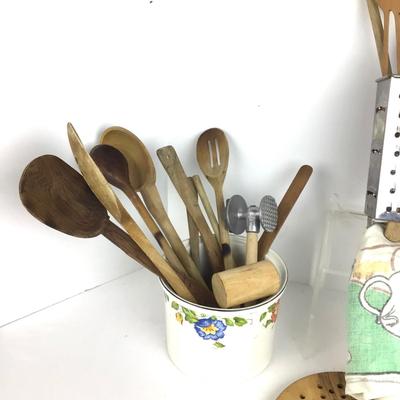 953 Wooden Utensils & Holder with Wooden Trivets