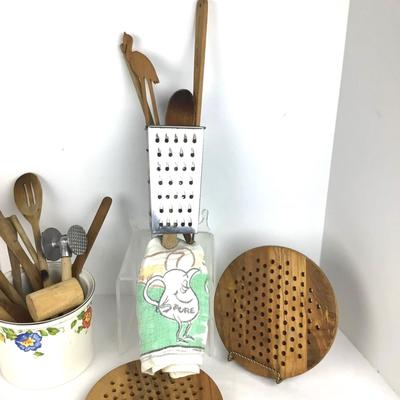 953 Wooden Utensils & Holder with Wooden Trivets