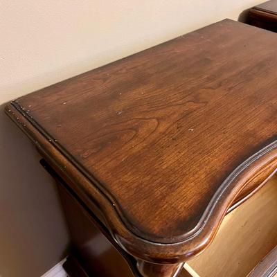 BROYHILL Pair of Three Drawer Nightstands *Read Details