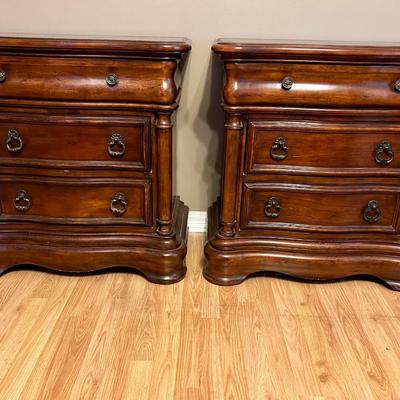 BROYHILL Pair of Three Drawer Nightstands *Read Details