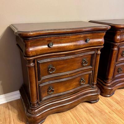 BROYHILL Pair of Three Drawer Nightstands *Read Details