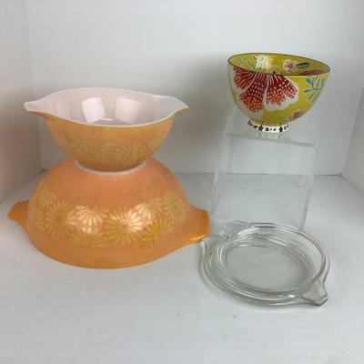 973 Vintage Pyrex "Daisy Mixing Bowl