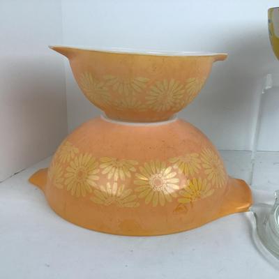 973 Vintage Pyrex "Daisy Mixing Bowl
