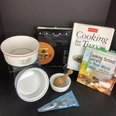 996 Cook School Secrets Cookbook with Cookware