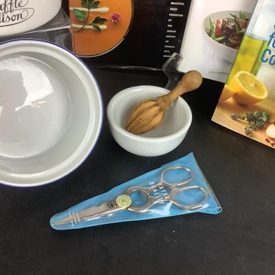 996 Cook School Secrets Cookbook with Cookware