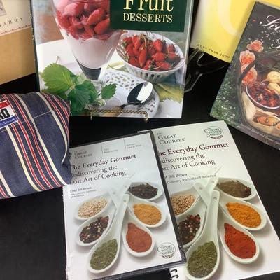 1000 New Great Courses Everyday Gourmet Book and DVD with Asst. Cookbooks
