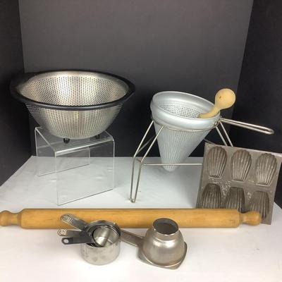1003 Kitchen Supply Lot