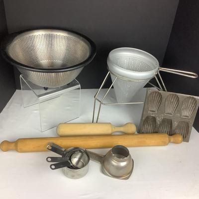 1003 Kitchen Supply Lot