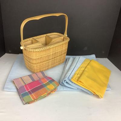 1007 Nantucket Basket Utensil Holder