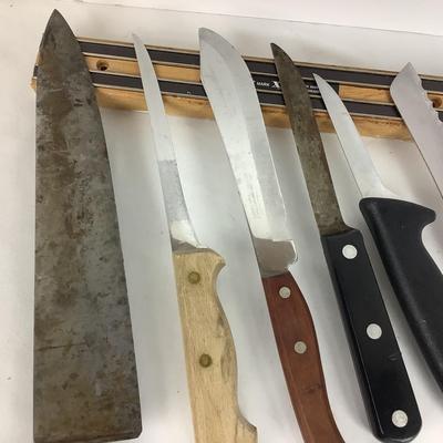 1049 Magnobar Knife Magnetic strip with 6 Assorted Henkels, Sabatier, and Carval Hall Knives
