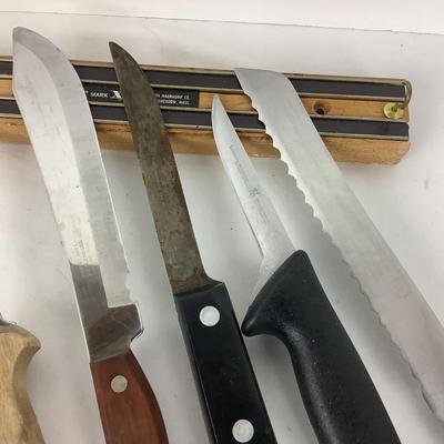 1049 Magnobar Knife Magnetic strip with 6 Assorted Henkels, Sabatier, and Carval Hall Knives