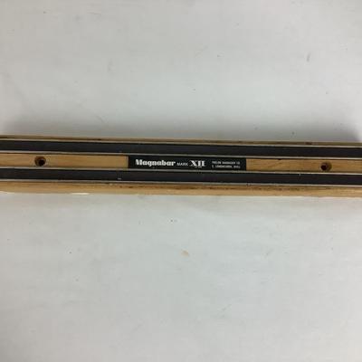 1049 Magnobar Knife Magnetic strip with 6 Assorted Henkels, Sabatier, and Carval Hall Knives