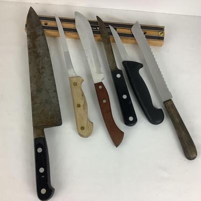 1049 Magnobar Knife Magnetic strip with 6 Assorted Henkels, Sabatier, and Carval Hall Knives
