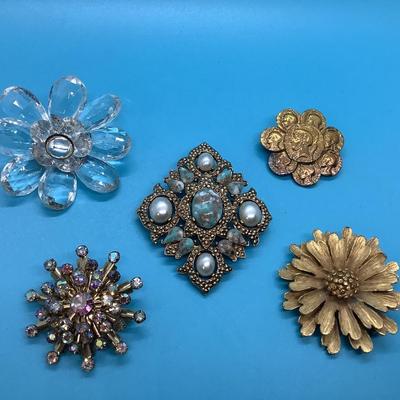 Costume Jewelry 5 pins, Sarah Co., RSK, clear pedals, coin look, starburst