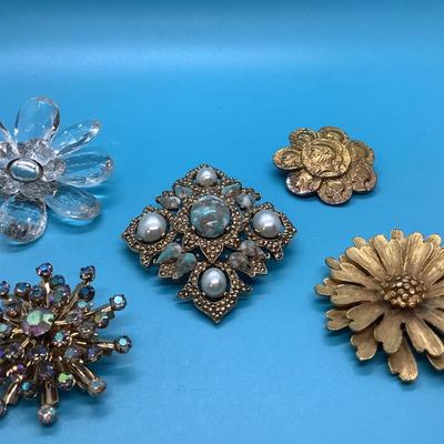 Costume Jewelry 5 pins, Sarah Co., RSK, clear pedals, coin look, starburst