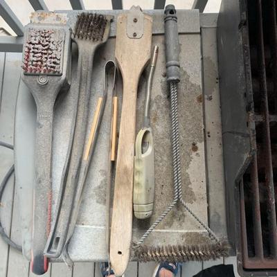Weber BBQ Grill (Natural Gas connection), cover, & BBQ Utensils