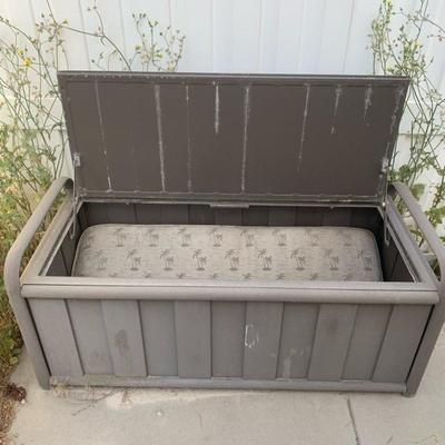 Outdoor Storage Bin with Seat & Pad