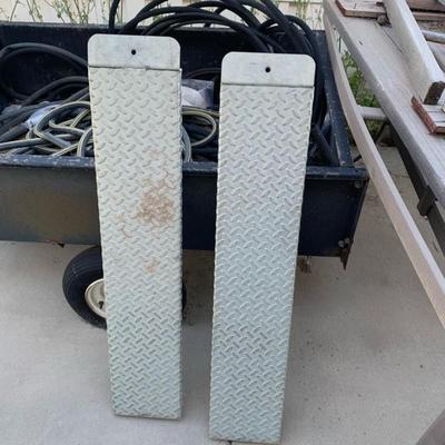 Small Craftsman II trailer with ramp (with bundle of hoses)