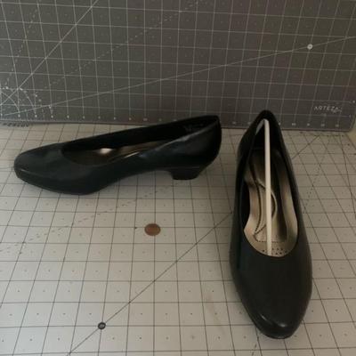 Soft Style Women's Shoes NEW sized 9.5
