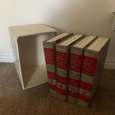 The New Illustrated MEdical Encyclopedia for home use set