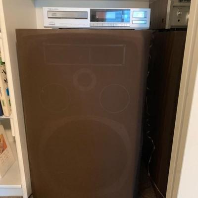 2 Fisher Studio standard series speakers ST-460