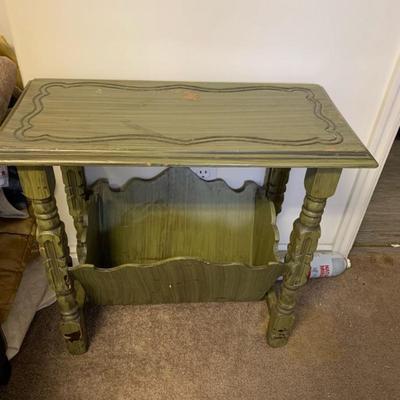 Green table shelf with magazine/book holder