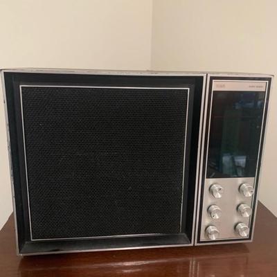 RCA Solid State Walnut Model RZC299w