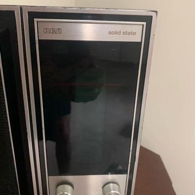 RCA Solid State Walnut Model RZC299w