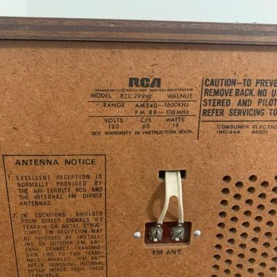 RCA Solid State Walnut Model RZC299w