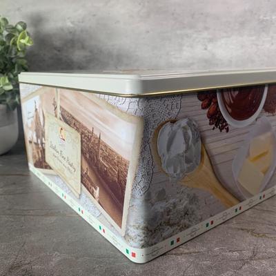 Vintage assorted of tins