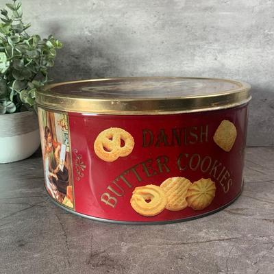 Vintage assorted of tins