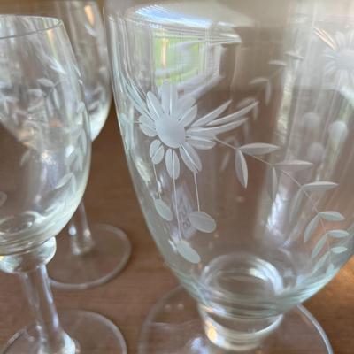 Wine Carafe w/ Stopper & Glasses