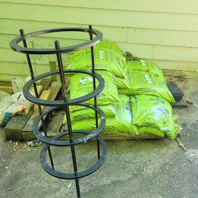 Modular Plant Cages and Nature's Care Compost (D-DW)