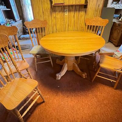 Expandable Claw Foot/Pedestal Table Plus Six Chairs (K-RG)