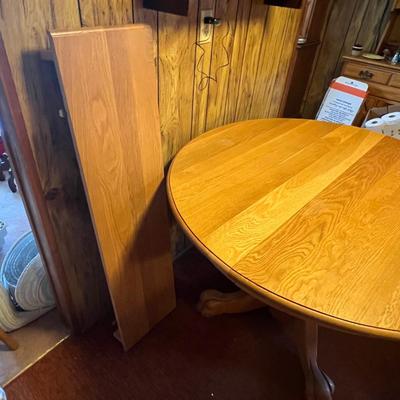 Expandable Claw Foot/Pedestal Table Plus Six Chairs (K-RG)