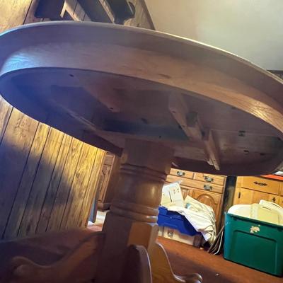 Expandable Claw Foot/Pedestal Table Plus Six Chairs (K-RG)