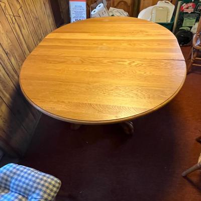 Expandable Claw Foot/Pedestal Table Plus Six Chairs (K-RG)