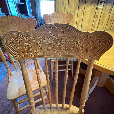 Expandable Claw Foot/Pedestal Table Plus Six Chairs (K-RG)