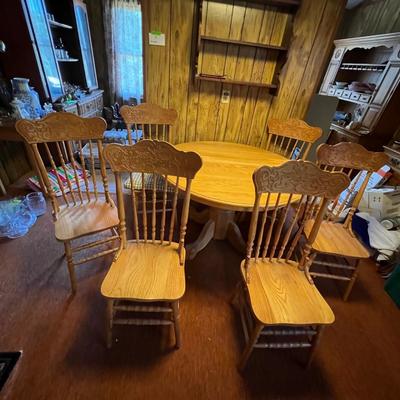 Expandable Claw Foot/Pedestal Table Plus Six Chairs (K-RG)