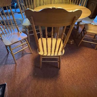 Expandable Claw Foot/Pedestal Table Plus Six Chairs (K-RG)