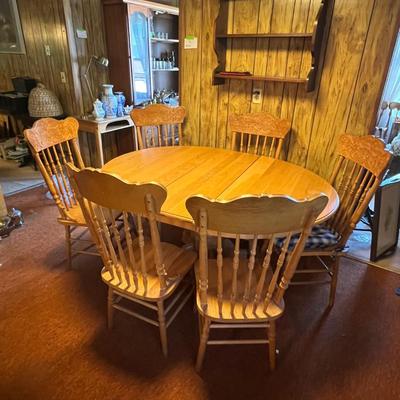 Expandable Claw Foot/Pedestal Table Plus Six Chairs (K-RG)