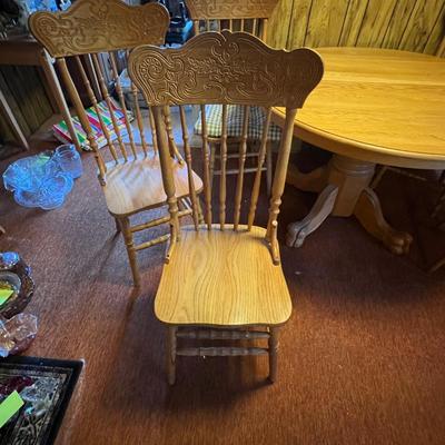 Expandable Claw Foot/Pedestal Table Plus Six Chairs (K-RG)